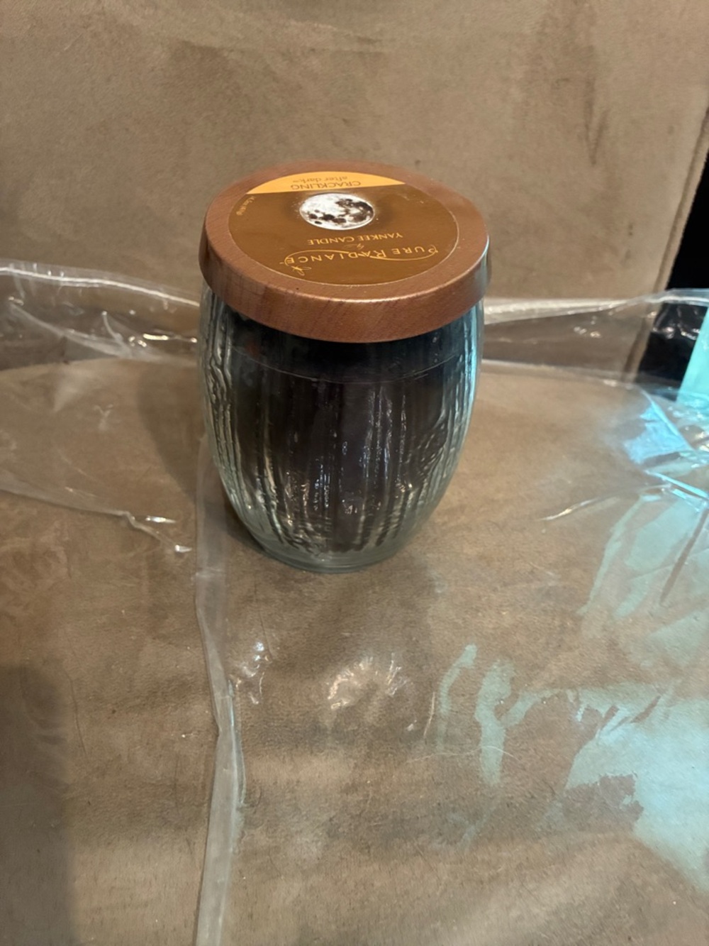 Yankee Candle Pure Radiance Crackling After Dark Candle - Picture 2 of 5